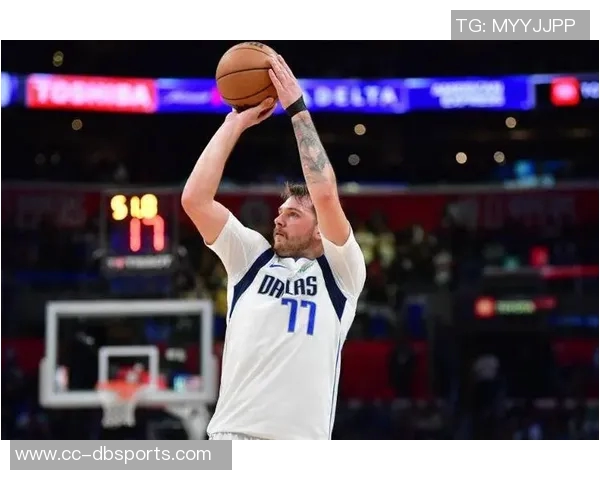 东契奇神勇表现三分球与突破上篮齐发力已砍下23分助球队争胜 东契奇神勇表现三分球与突破上篮齐发力已砍下23分助球队争胜