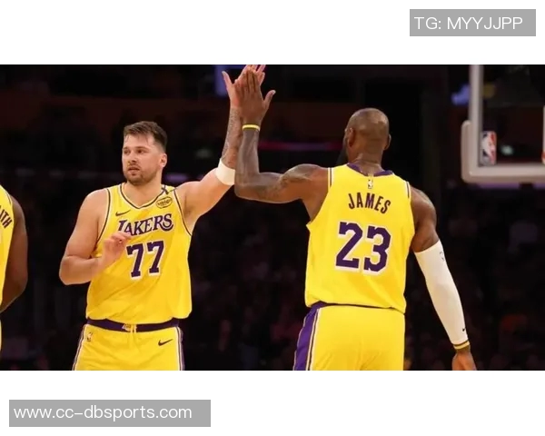 东契奇盛赞詹姆斯合作愉快认为其对湖人当下胜利至关重要 东契奇盛赞詹姆斯合作愉快认为其对湖人当下胜利至关重要