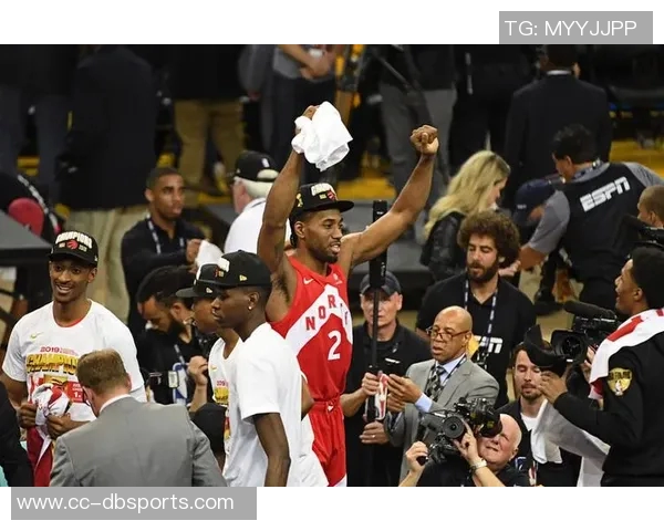 卡梅隆约翰逊状态回暖三分球火力全开助球队赢得关键胜利