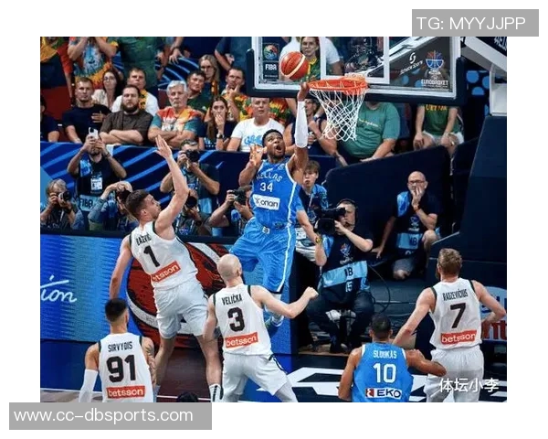 米德尔顿重返赛场半场表现抢眼贡献10分并助攻字母哥制造犯规