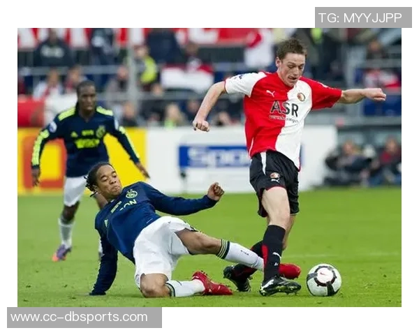 阿贾克斯在荷兰杯中以7-2狂胜马斯路易斯莫吉奥梅开二度展现锋芒